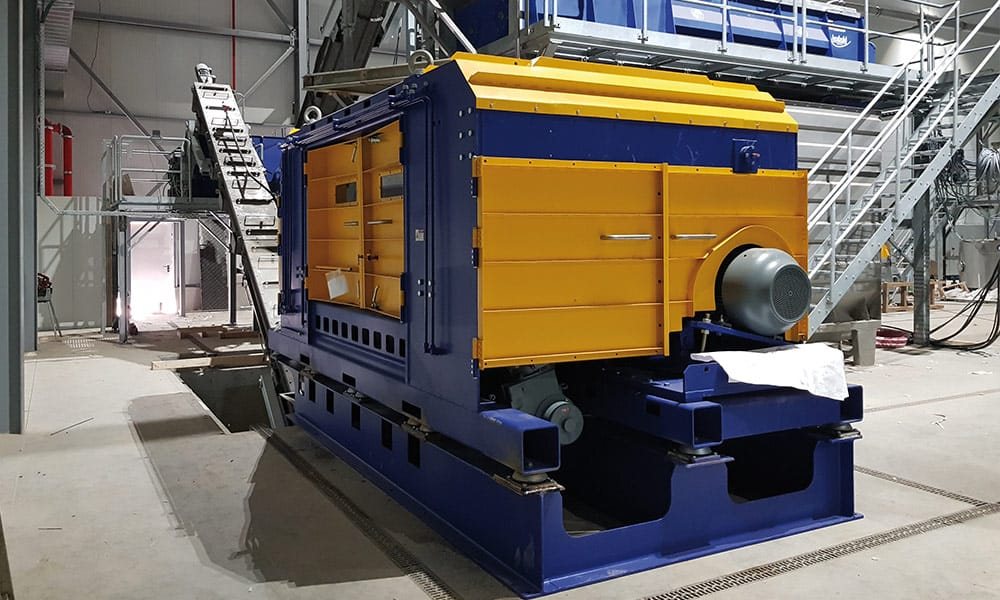 Herbold EWS 60/210 single-shaft plastic shredder installed in a recycling plant