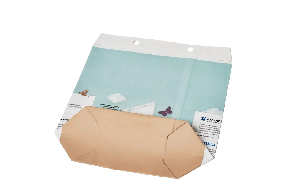 Cross-bottom folded base of a paper bag