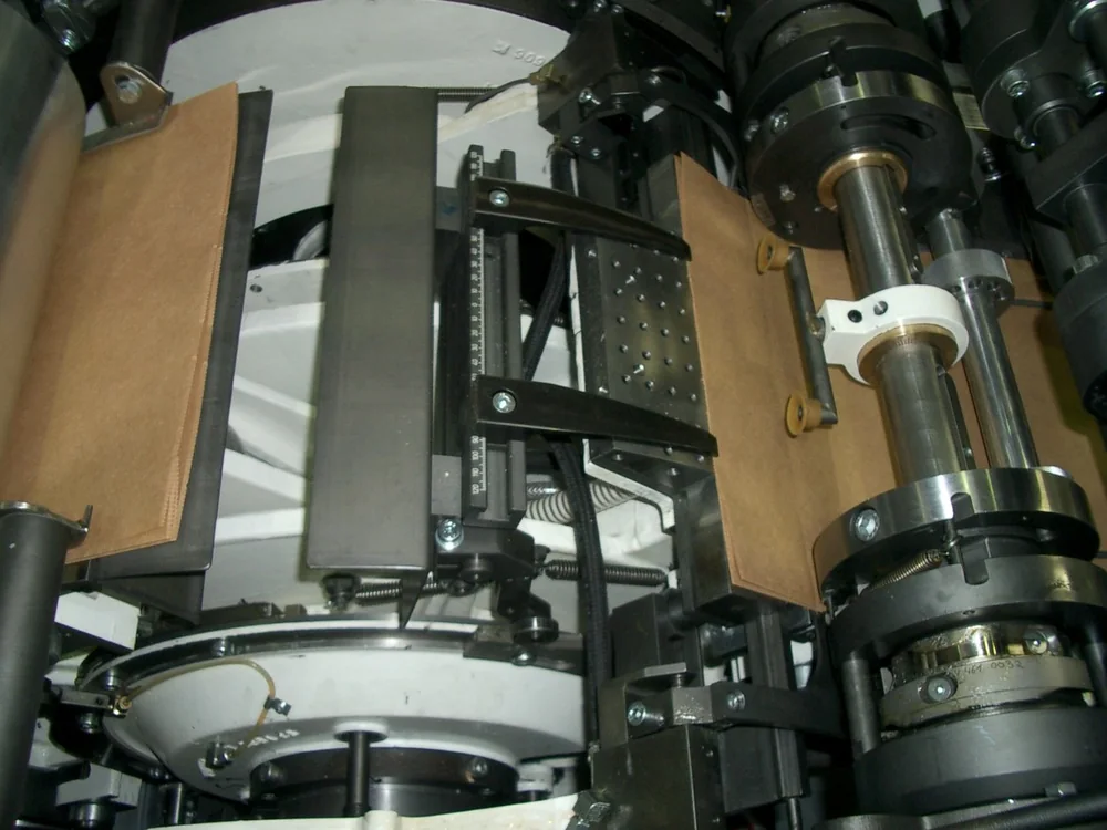 TRIUMPH 3 MR — bottom-forming station