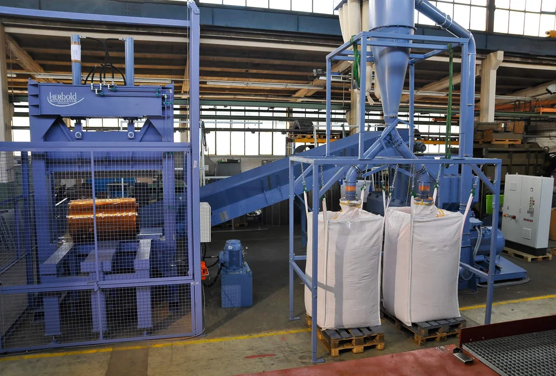 Guillotine line with big-bag collection