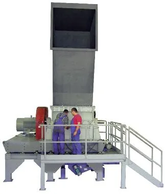 Hammer mill installation with access platform