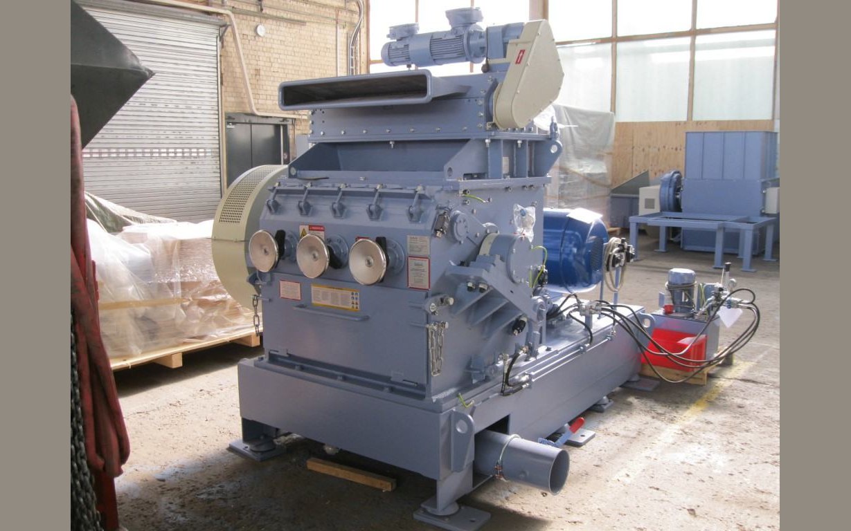 Herbold hammer mill for fine grinding