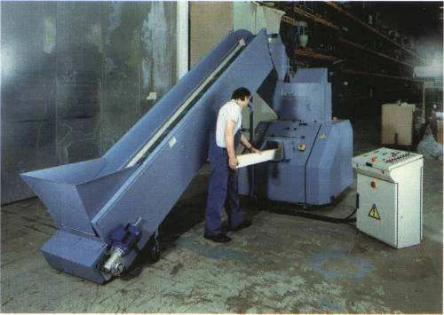 SMP granulator with infeed conveyor in operation