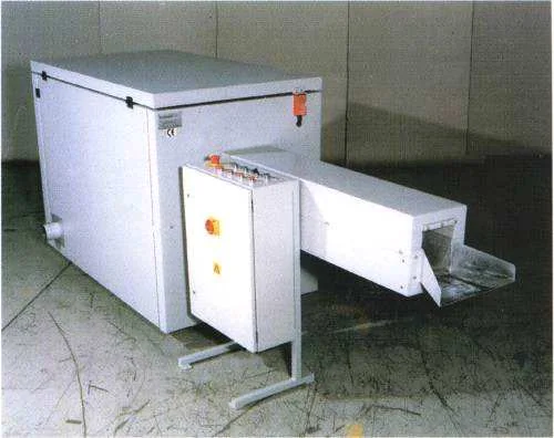 Granulator with discharge unit