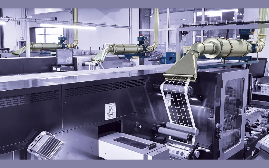 Production line with central extraction