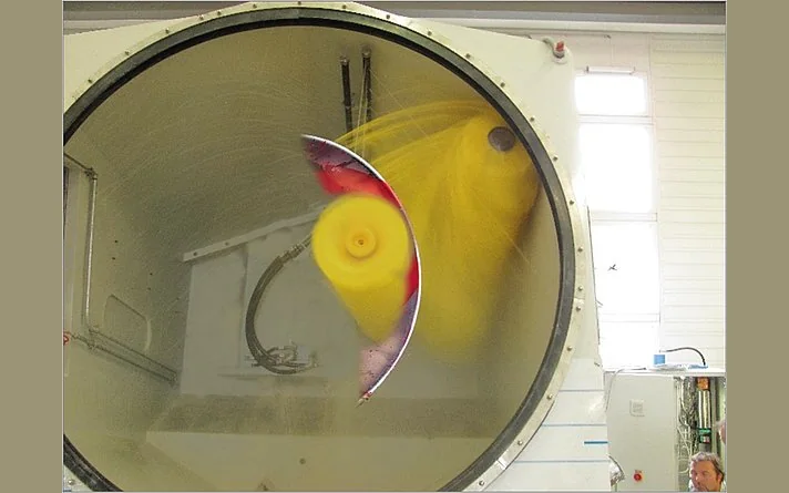 Rotating brush cleaning the vessel interior