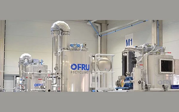 Integrated solvent distillation