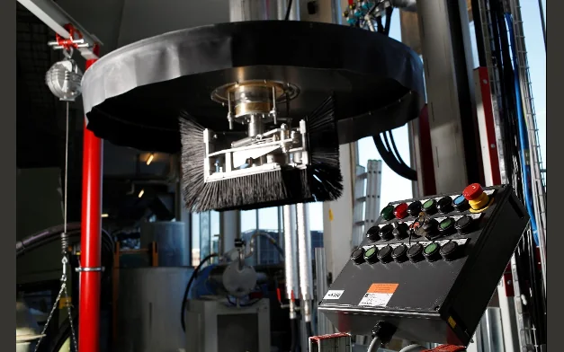 Cleaning chamber with centrifugal brush