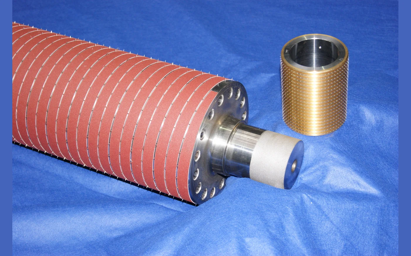 Special roller with friction lining and brass segment