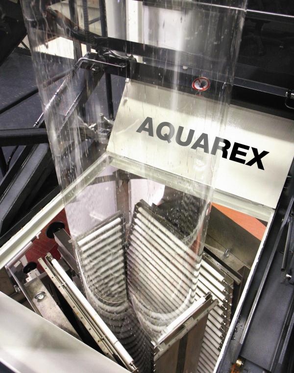 AQUAREX water bath cooling the downward film
