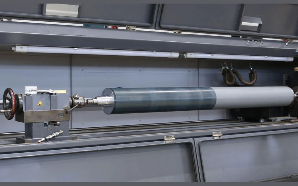 Laser cleaning of an anilox roller